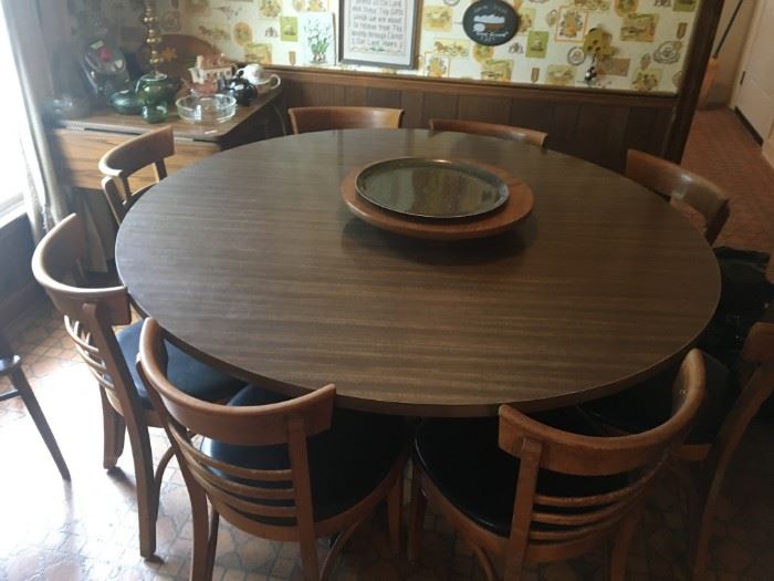 Dining / Banquet Table, seats eight (8) with Chairs.  Great Condition! 