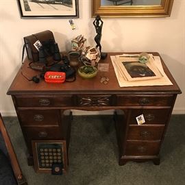 Antique desk (very heavy)