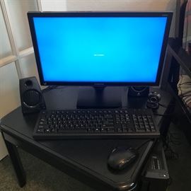 Desktop computer with monitor, keyboard and all accessories in good working condition