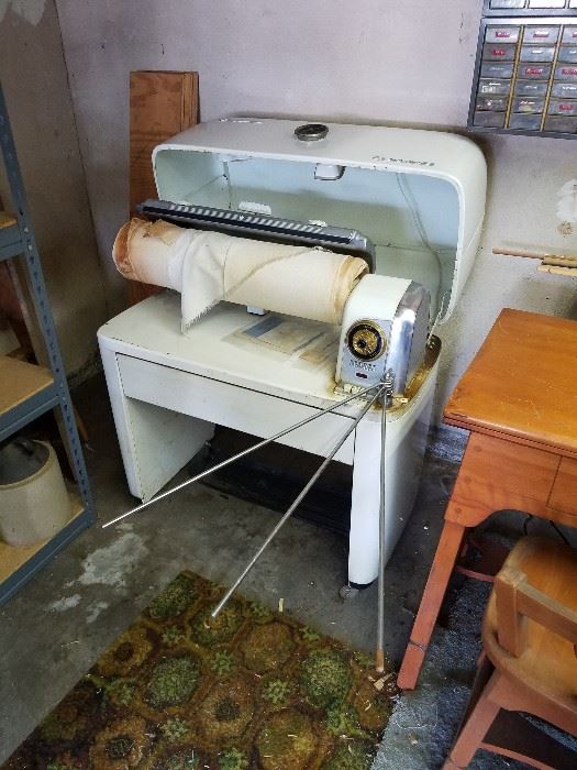 Amazing piece looks like new when closed. 