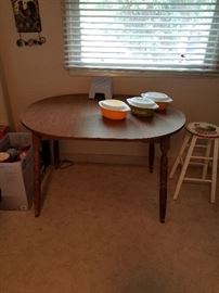 Nice small kitchen table - no chairs
