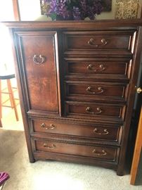 Gentleman Chest of Drawers