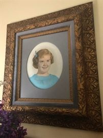 This cute little girl is the owner. Isn't she precious? Frame is very elegant.