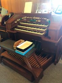 Kent Organ With Three Speakers