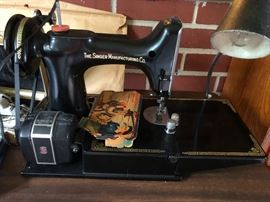 Vintage Singer 221 Featherweight Sewing Machine Case & Accessories Cat 3-120