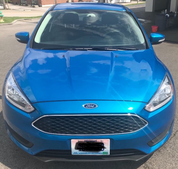 2016 Ford Focus SE with UNDER 6K MILES!  Small front bumper dent, otherwise in very good condition!