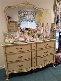 Drexel Ladies Dresser with Mirror
