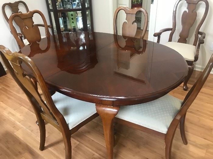 Cherry Dining Room Table w/ 6 Chairs, 2 leaves, and pads