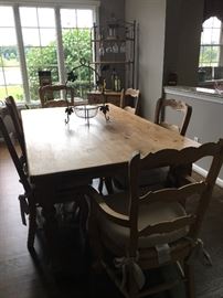 FABULOUS WOOD FARM TABLE WITH 6 chairs 