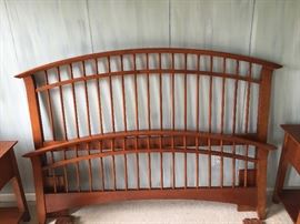 THOMASVILLE QUEEN BED