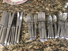REED AND BARTON STAINLESS SILVERWARE SET 