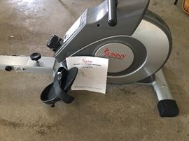SUNNY MAGNETIC ROWING MACHINE
