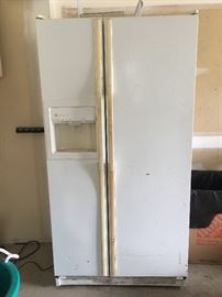 GE SIDE BY SIDE REFRIGERATOR 
