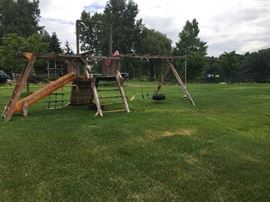 PLAY STRUCTURE 