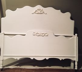 FULL WHITE WOOD BED HEADBOARD AND FOOTBOARD 