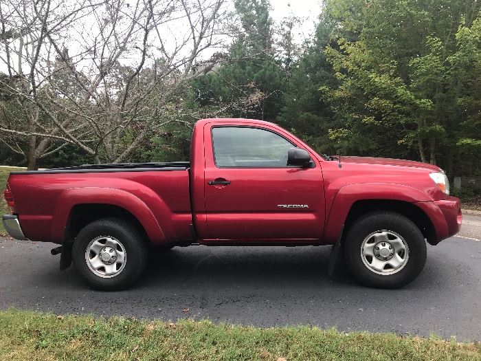 2007 Tacoma Pre-Runner SR5,Regular Cab,  2 wheel drive, 5 speed manual, compost bed                               <38429 miles  