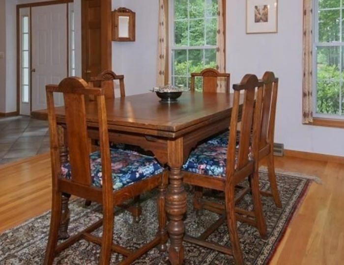 Antique Oak Dining Table and chairs with built in expansion leafs