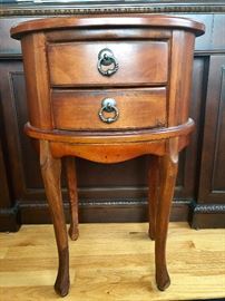 2-drawer accent table