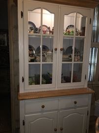 lighted kitchen cabinet