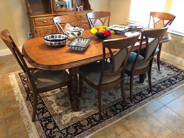 Solid oak made in Belgium dining table with 6 chairs and leaves
