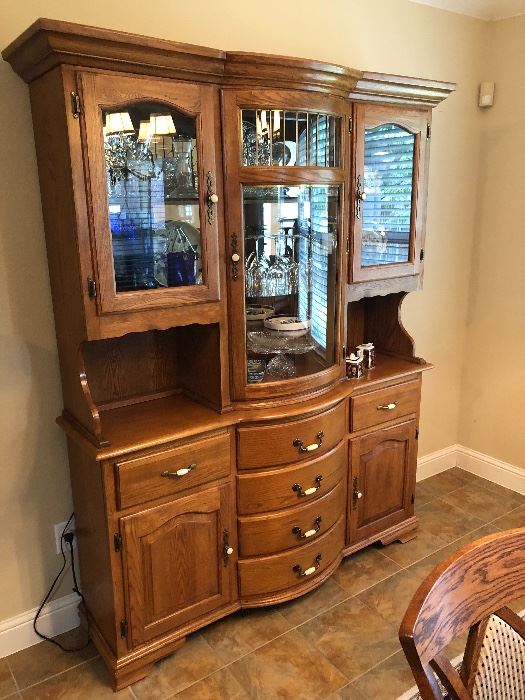 Nice solid oak china hutch (lighted)