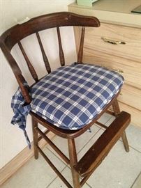 Youth chair with cushion