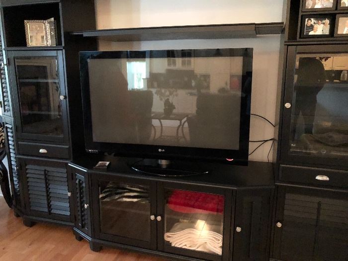 Entertainment Ct only
TV not for sale 