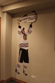 This is a peel-off sticker, life-size, and not sure it will peel off or not, but it's neat so I thought I'd show it to you. ;-)