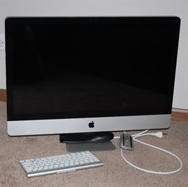 looks like an imac computer and keyboard