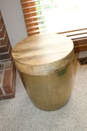 Here's that table - it has a wooden top