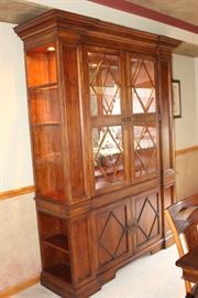 Look at this. The sides are open for display, and they are lit up as well as the center. Amazing quality. Bernhardt makes a magnificent piece of furniture.