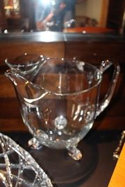 Water pitcher, also crystal with 'feet'