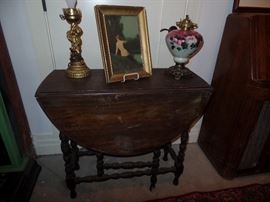 Super lovely Gate Leg Table