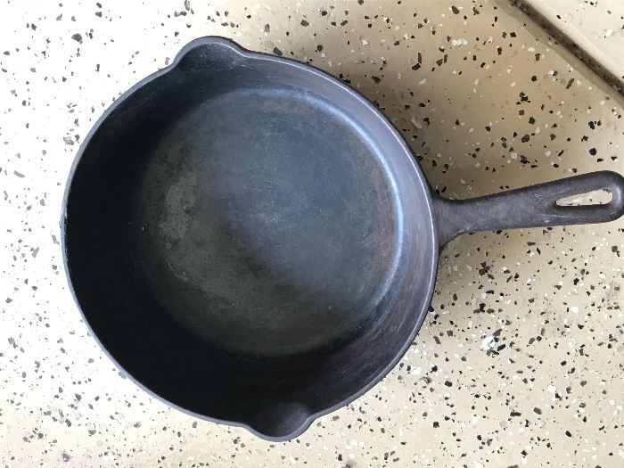 The Western Foundry MI-PET cast iron fry pan 
