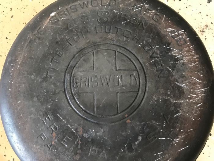 Griswold #8 Self Basting Skillet cast iron pot w/cover  - Large Logo