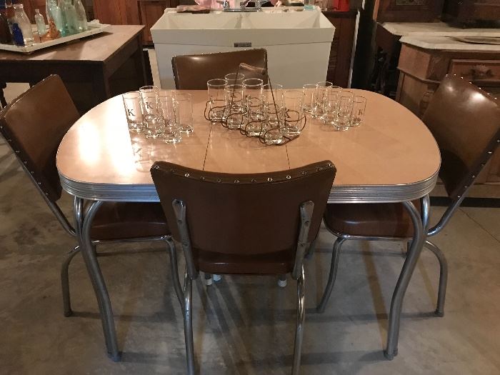 Right out of "The Beavers" kitchen- Chrome set with 4 leather chairs