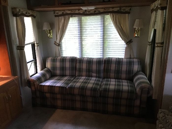 Couch (2nd bed) in Holiday Rambler