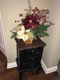 SMALL SIDE CABINET WITH FLOWERS