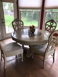 BEAUTIFUL CREAM PEDESTAL ROUND DINING TABLE WITH 6 CHAIRS