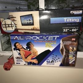 ABROCKET AND TV MOUNT