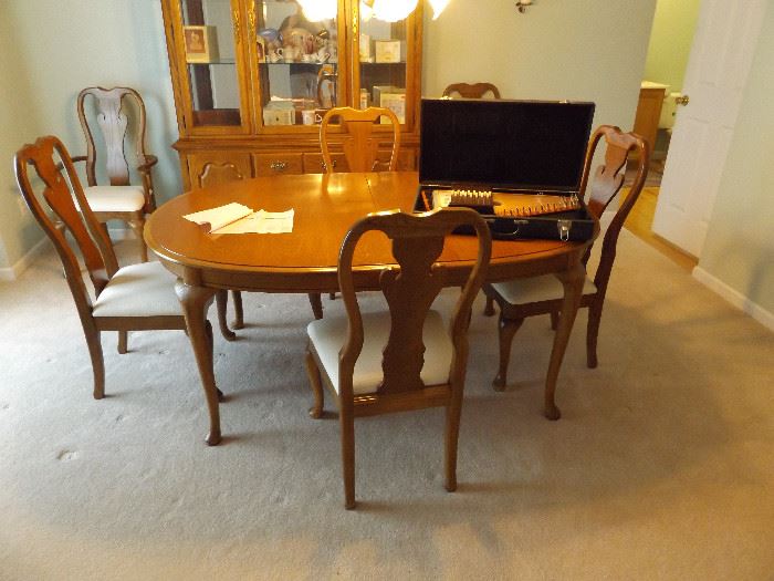 $3200 Retail Dining room set from Carol House Spotless