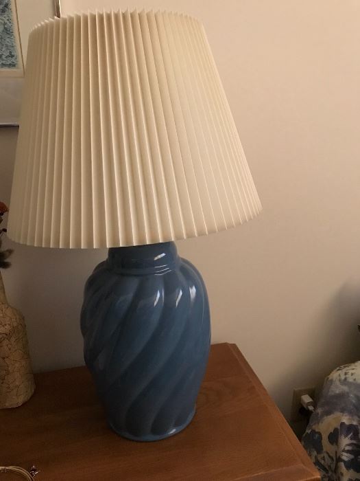 Blue porcelain table lamp. 
