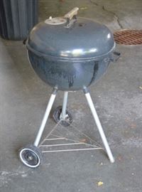 Genuine Weber Charcoal Barbecue Grill in excellent condition.  Charcoal also available. 