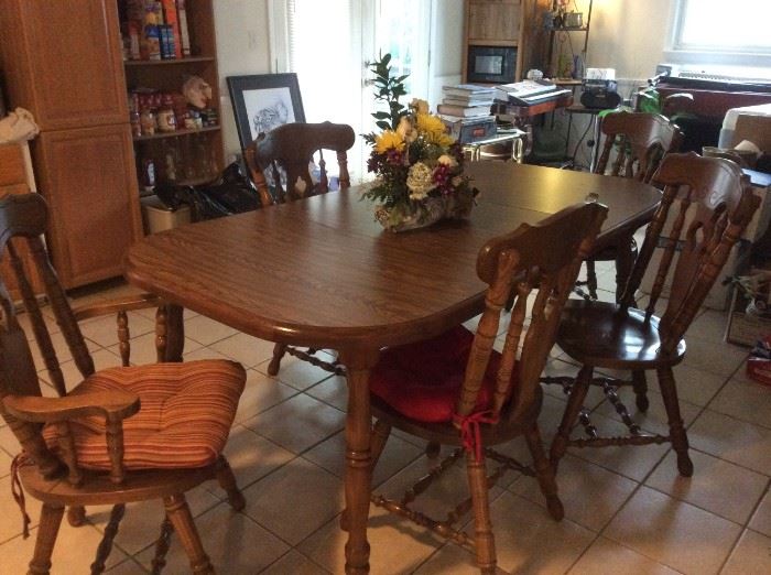 Dining Room Table, 2 captain's chairs, 4 regular chairs, 2 leafs