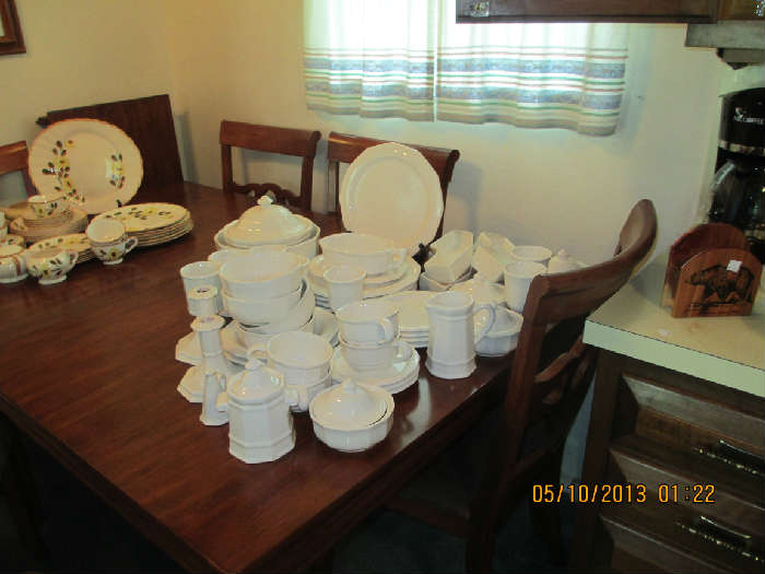 Pfaltzgraff Heritage dinnerware