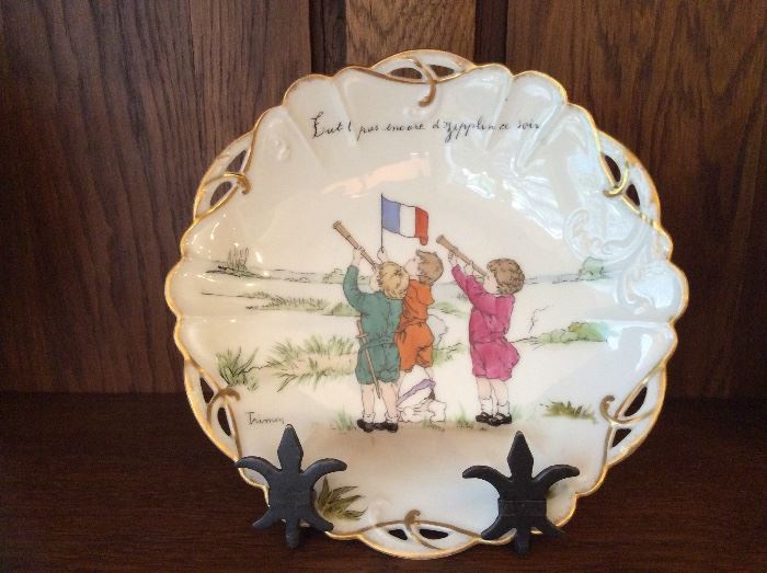 French Haviland Limoges decorate plate depicting WWI scene (early 20th century)