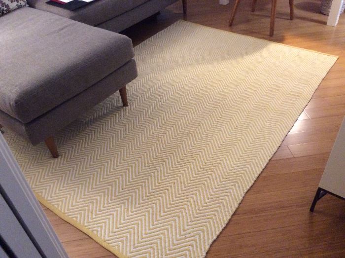 Gold & white 5' x7' rug