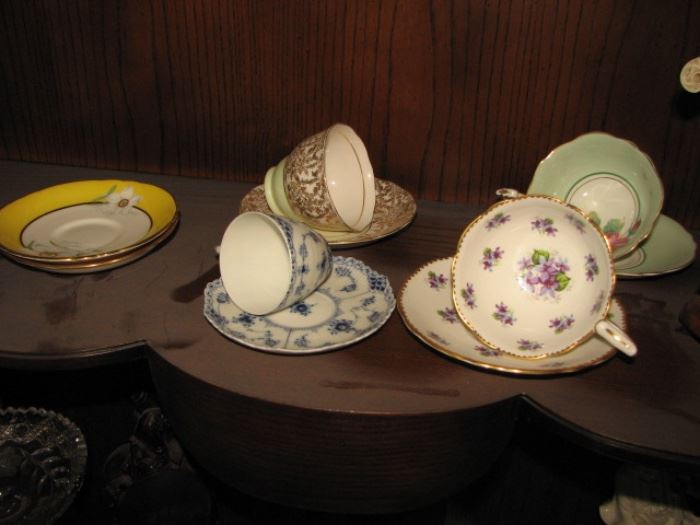 teacups & saucers