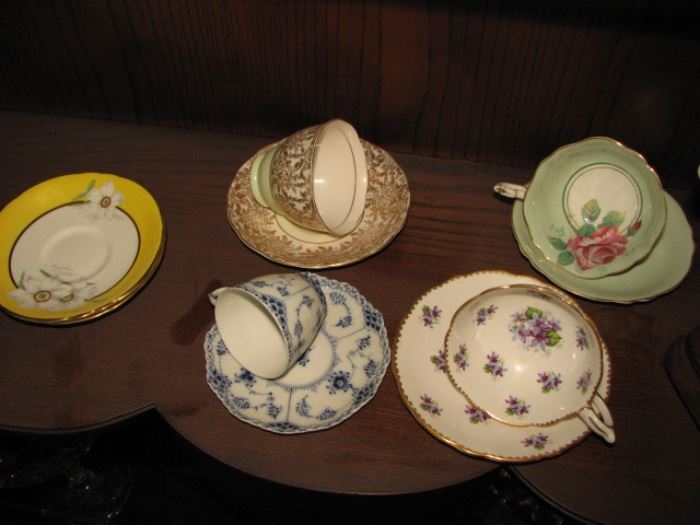 teacups & saucers