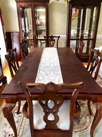 Stunning Set & Accessories for Any Home